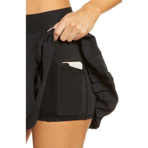 Alo Aces Sport Skort In Black - Picture 3 of 13